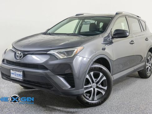 Used 2016 Toyota RAV4 LE FWD image 4