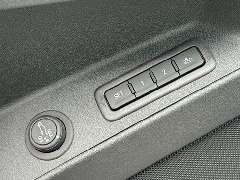 Used 2022 Chevrolet Equinox Premier w/ LPO, Floor Liner Package AWD/4WD image 16