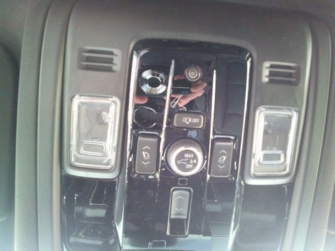 New 2026 GMC Yukon XL Elevation AWD/4WD image 17