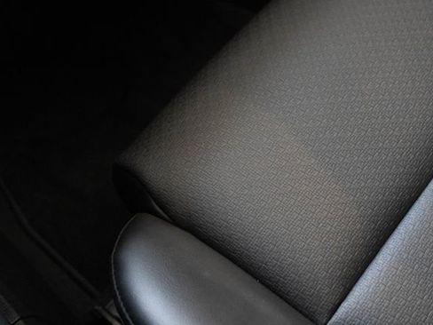 Used 2025 Nissan Rogue SV w/ SV Premium Package image 30