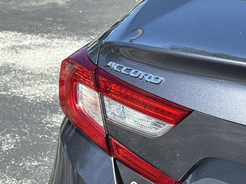 Used 2018 Honda Accord Touring image 15
