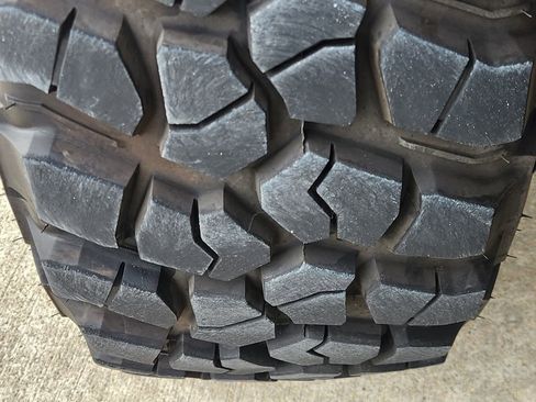 Used 2025 Jeep Gladiator Sport image 11