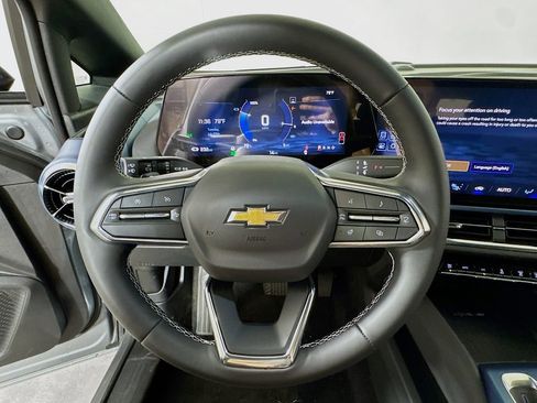 New 2025 Chevrolet Equinox EV LT image 6