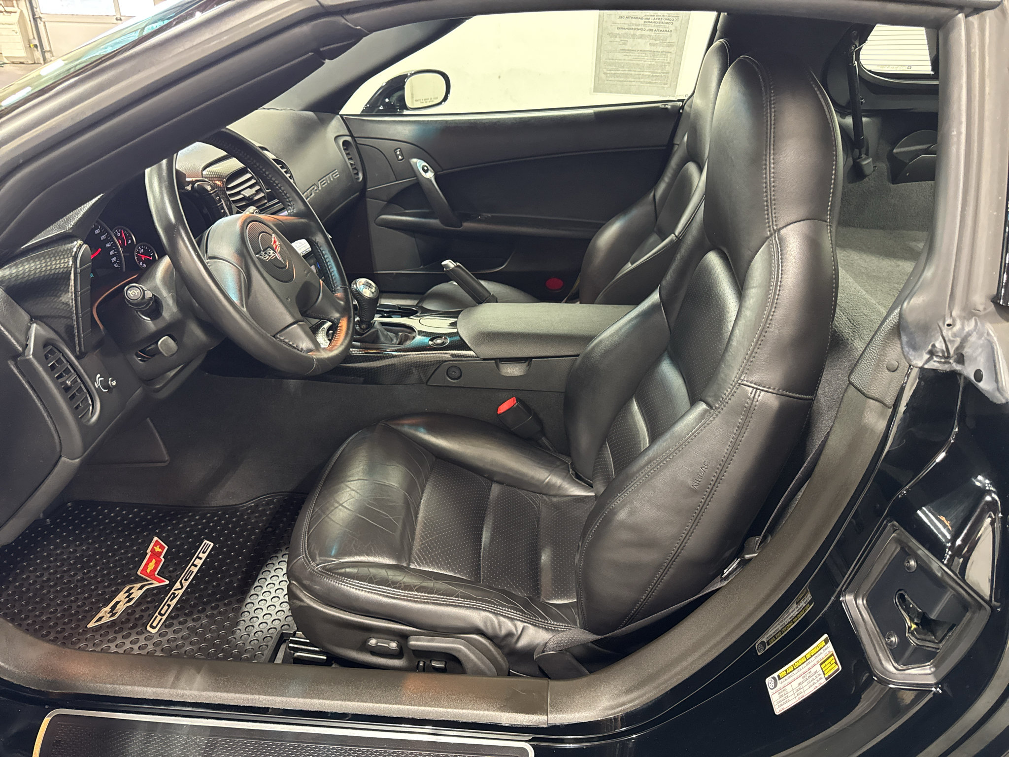 Used 2005 Chevrolet Corvette Coupe w/ Preferred Equipment Group RWD image 16