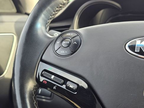 Used 2017 Kia K900 Luxury image 36