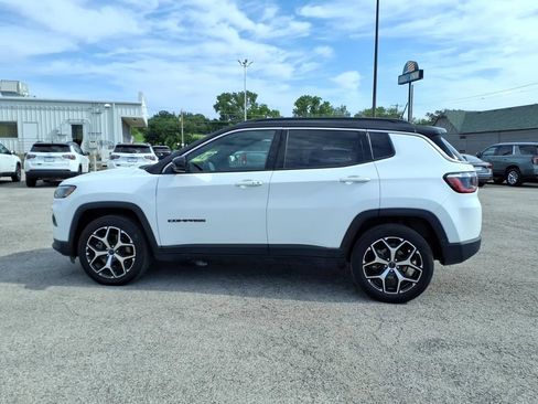Used 2025 Jeep Compass Limited AWD/4WD image 4
