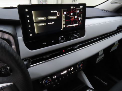 New 2025 Mitsubishi Outlander SE image 16