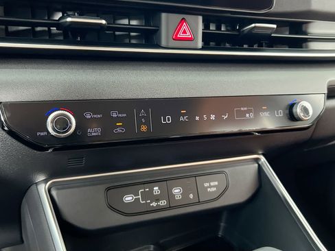 New 2026 Kia Carnival EX image 23