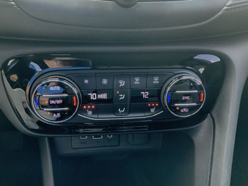 Used 2022 Buick Encore GX Select w/ Sport Touring Package FWD image 43