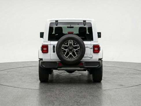 Used 2025 Jeep Wrangler Sahara image 7