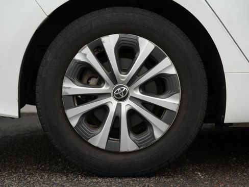 Used 2021 Toyota Prius Prime LE w/ Carpet Mat Package (TMS) FWD image 11