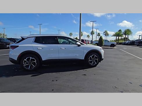 New 2026 Chevrolet Equinox EV LT image 24