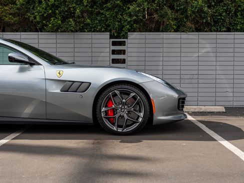Used 2018 Ferrari GTC4Lusso T RWD image 10