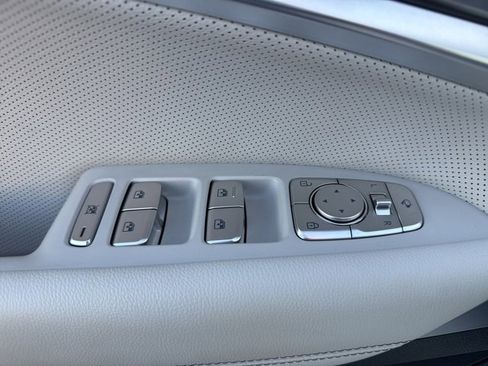 Used 2025 Genesis G70 3.3T Advanced image 12