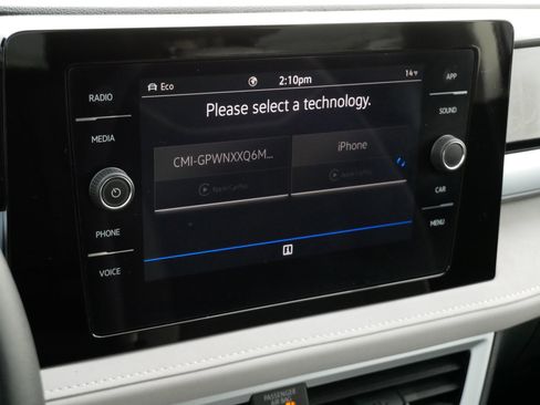 Certified 2025 Volkswagen Taos SE image 22