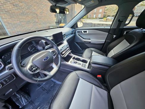Used 2022 Ford Explorer XLT w/ Equipment Group 202A image 31