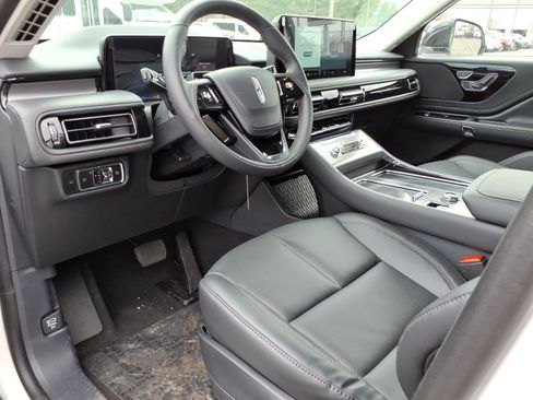 New 2026 Lincoln Aviator AWD image 13