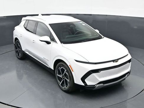 Used 2025 Chevrolet Equinox EV LT w/ Convenience Package FWD image 26