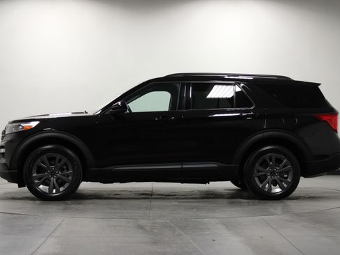 Used 2023 Ford Explorer XLT w/ Equipment Group 202A image 7