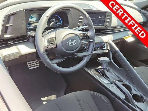 Used 2025 Hyundai Elantra Sport image 2