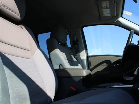 Used 2022 Nissan Frontier SV image 13