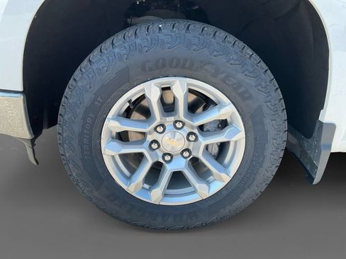 Used 2023 Chevrolet Silverado 1500 LT AWD/4WD image 10