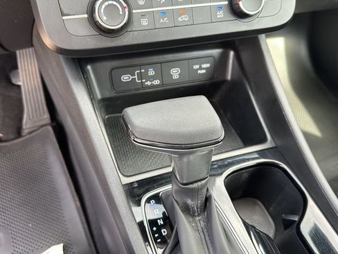 Used 2025 Hyundai Tucson SE FWD image 23