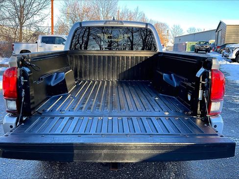 Used 2019 Toyota Tacoma TRD Sport image 29