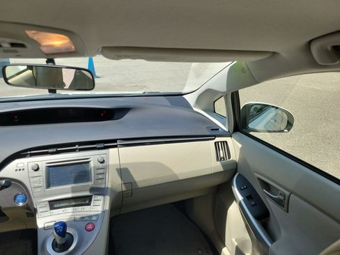 Used 2012 Toyota Prius Two FWD image 9