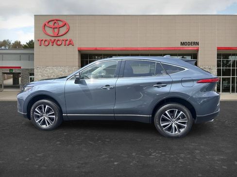Used 2022 Toyota Venza LE AWD/4WD image 4