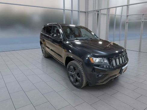 Used 2015 Jeep Grand Cherokee Altitude image 2