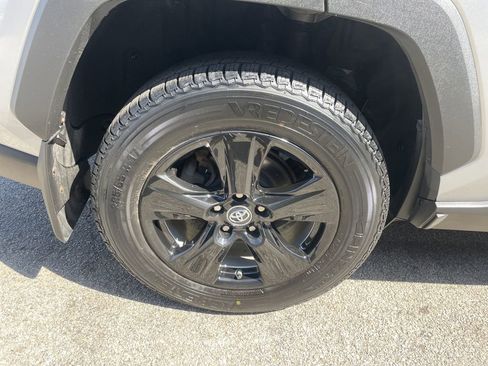 Used 2019 Toyota RAV4 XLE w/ Convenience Package image 12