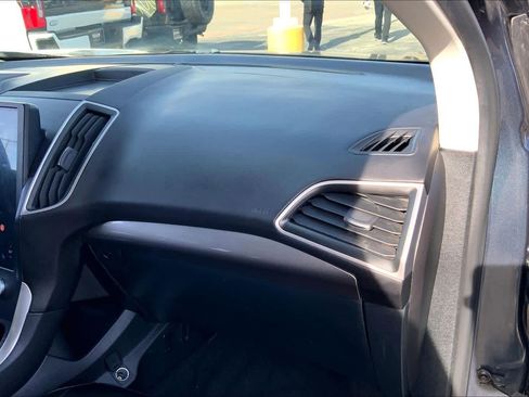 Used 2024 Ford Edge SEL w/ Convenience Package image 17