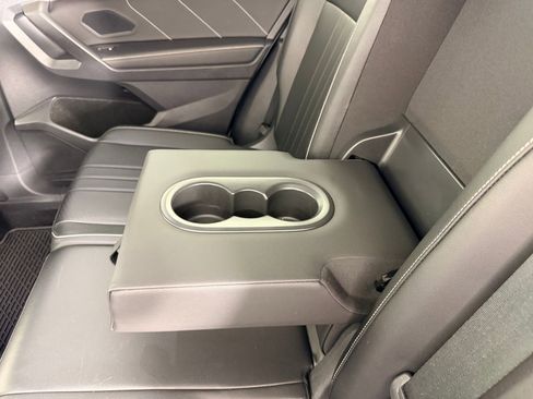 Used 2022 Volkswagen Tiguan SE image 21