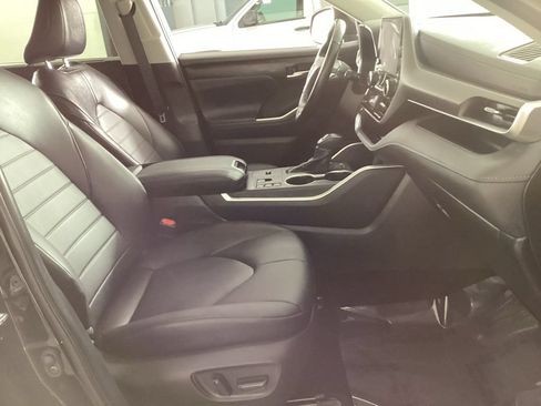 Used 2025 Toyota Highlander XLE AWD/4WD image 20