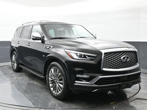 Used 2018 INFINITI QX80 4WD w/ Deluxe Technology Package image 3