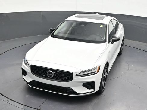 Certified 2024 Volvo S60 T8 Plus AWD/4WD image 24