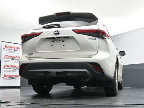 Used 2020 Toyota Highlander LE image 23