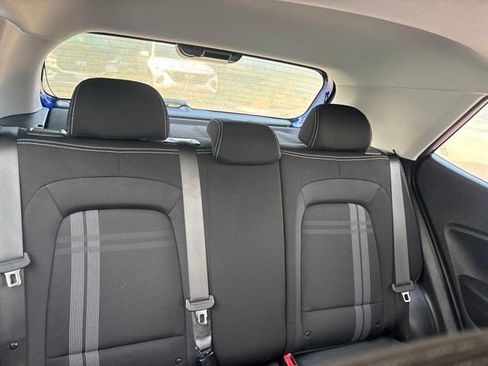 Used 2025 Hyundai Venue SEL FWD image 12