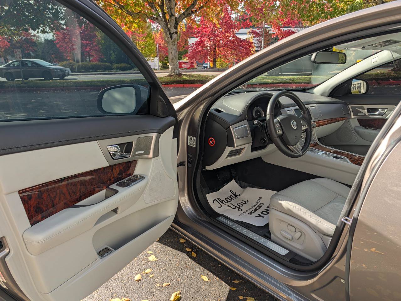 Used 2009 Jaguar XF Premium RWD image 7