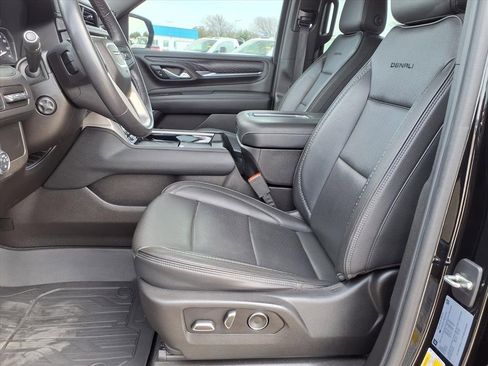 Used 2021 GMC Yukon Denali w/ Denali Premium Package image 11