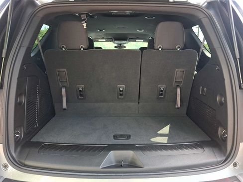 Used 2023 GMC Yukon SLE w/ Gmc Pro Safety Plus Package AWD/4WD image 32