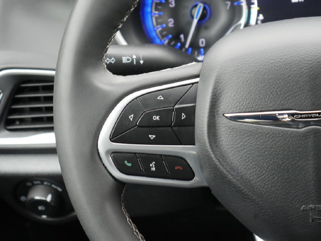 Used 2025 Chrysler Pacifica Select FWD image 17