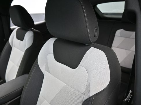 Used 2025 Chevrolet Trax LS w/ LS Convenience Package FWD image 17
