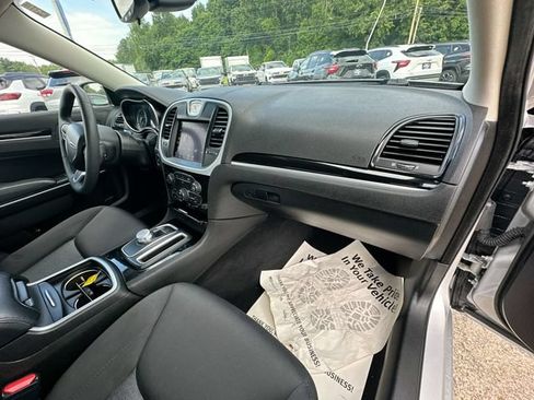 Used 2023 Chrysler 300 Touring RWD image 31