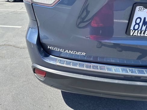 Used 2019 Toyota Highlander XLE FWD image 9