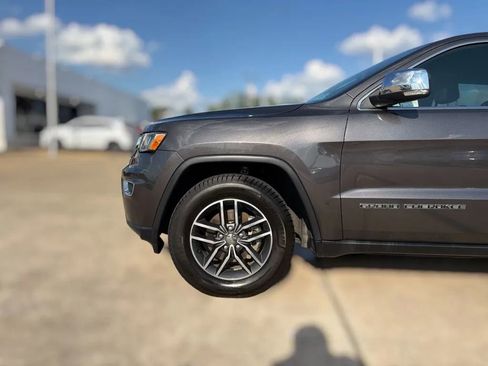 Used 2018 Jeep Grand Cherokee Limited AWD/4WD image 6