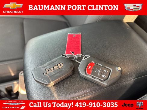 Used 2023 Jeep Gladiator Sport AWD/4WD image 29