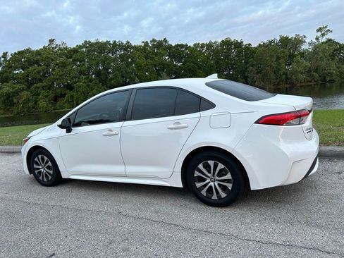 Used 2022 Toyota Corolla LE image 3