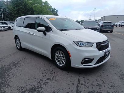 Used 2023 Chrysler Pacifica Touring-L